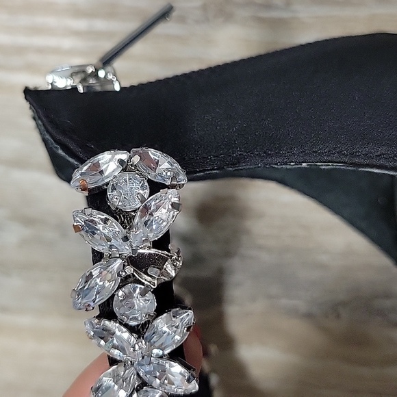 Jewel Badgley Mischka Size 7 1/2 Robles Kitten Heel Evening Pumps in Black NEW - Picture 3 of 10
